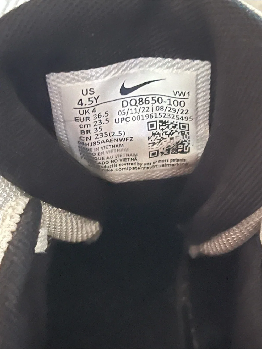 Nike LeBron Witness 7 basketball 4.5Y